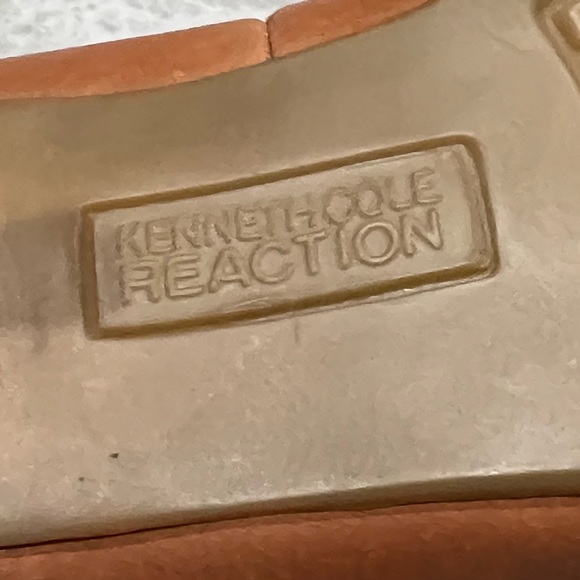 Kenneth Cole Reaction Mary Jane Peep Toe 3’ Heel Brown with White Strap Size 7 - Picture 11 of 11